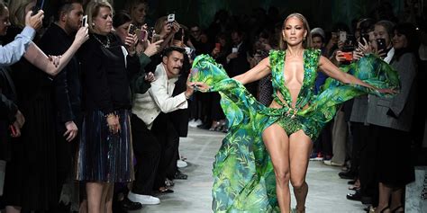 vestito verde jennifer lopez versace|jennifer lopez versace.